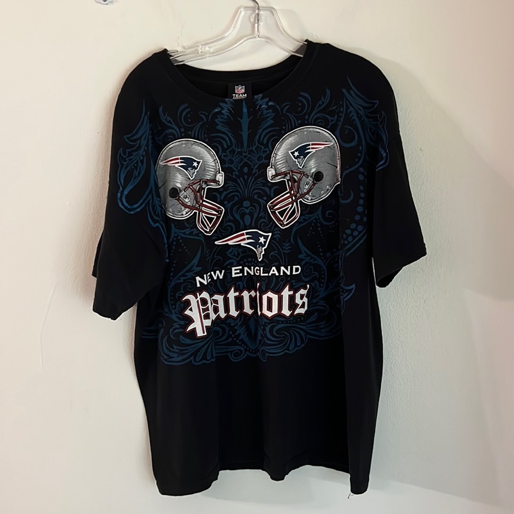 New England Patriots NFL Team Apparel blue t-shirt logos and helmets size XL